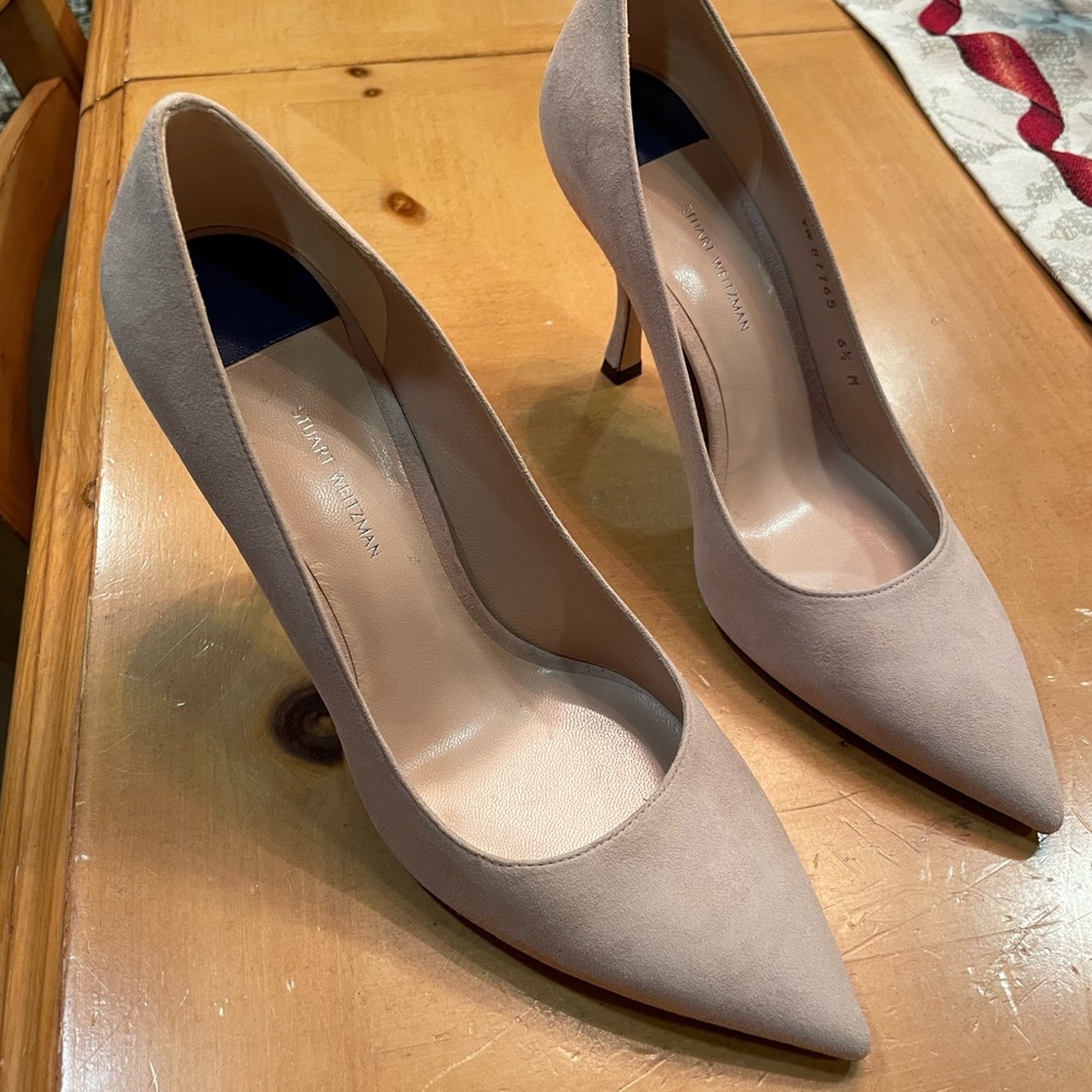 Stuart Weitzman Beige suede Pointed-Toe Heels